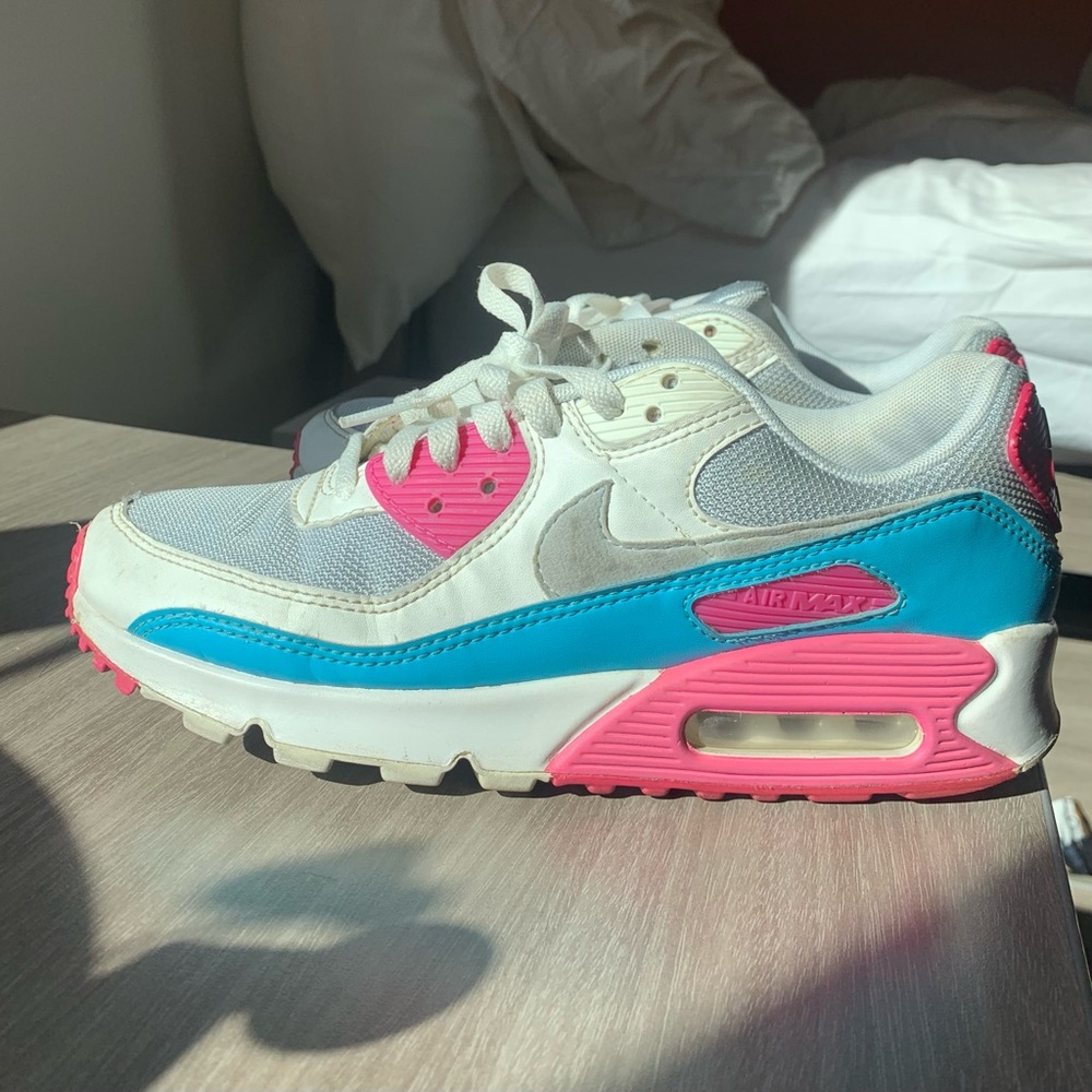 WOMEN’S AIRMAX 90 VIVID PINK/BLUE FURY SIZE 8.5
